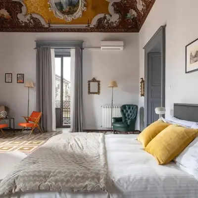 Appartamento con tetti affrescati a Catania centro
