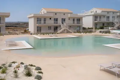 Piscina di GuestHost - Borgo 84 Marzamemi - Mandarino di Tito o nelle vicinanze