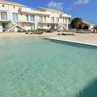 Piscina di MarzAura Elegant Holiday Home in Marzamemi o nelle vicinanze