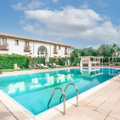 2 Bedroom Pet Friendly Home In Siracusa
