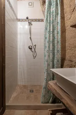 Bagno di Case degli Avi 2, antico abitare in grotta